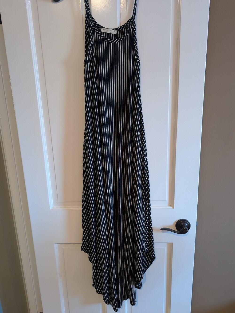 Women's Black and White Striped Sleeveless Maxi Dress With Pockets